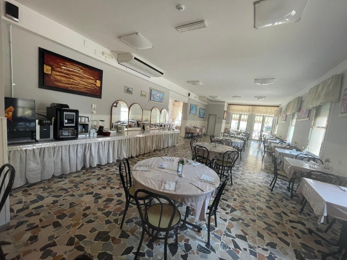 Hotel Moroni ริมินี ภายนอก รูปภาพ