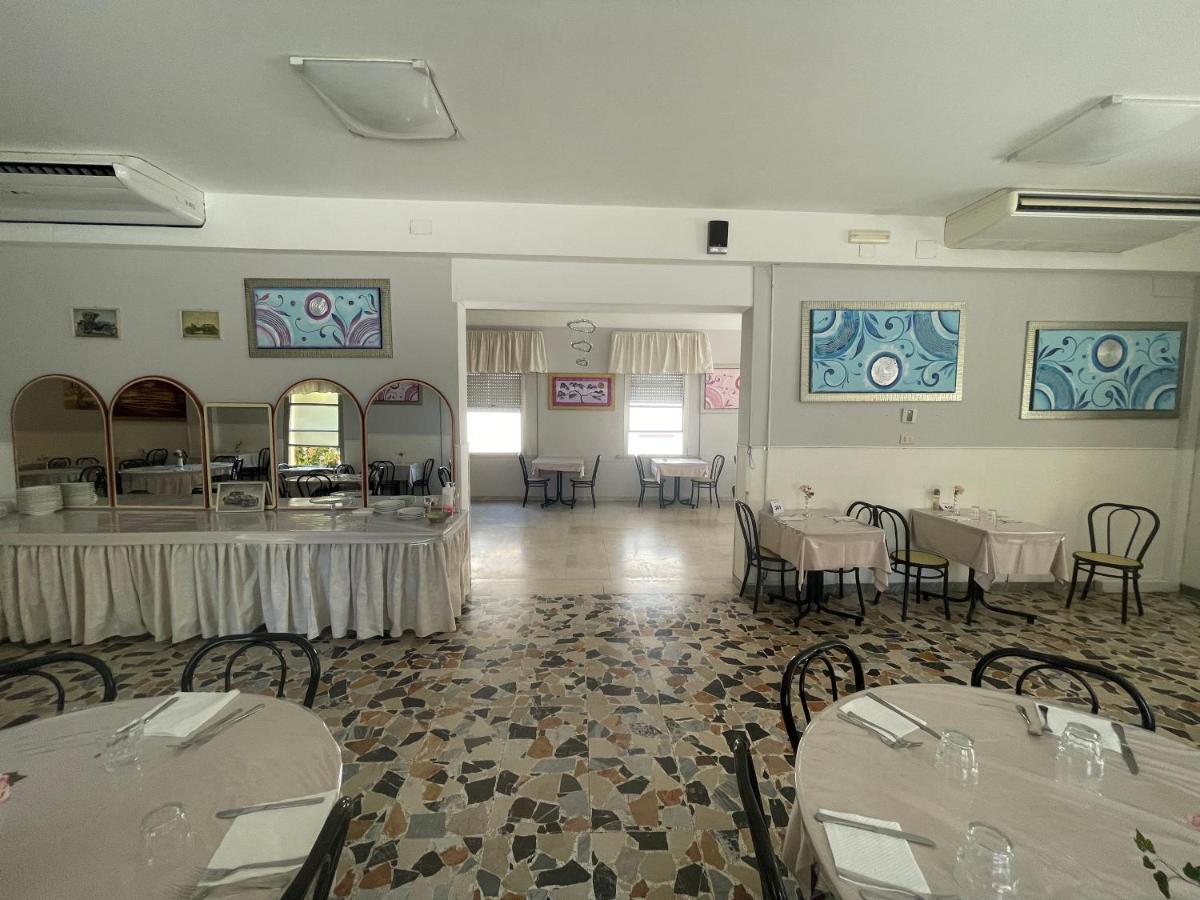 Hotel Moroni ริมินี ภายนอก รูปภาพ