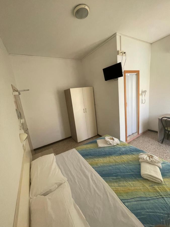 Hotel Moroni ริมินี ภายนอก รูปภาพ